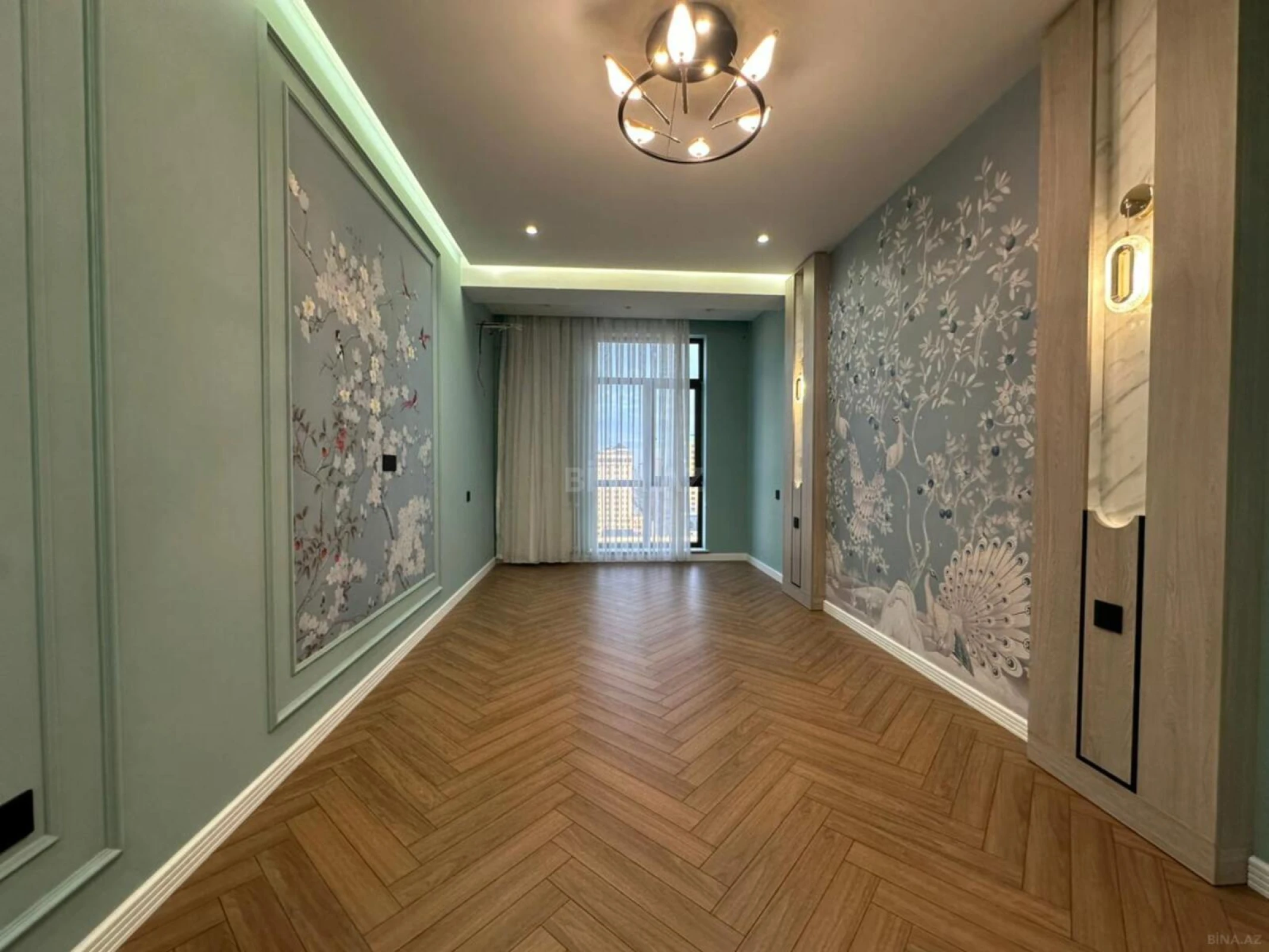Satılır 4 otaqlı mənzil 137 m²