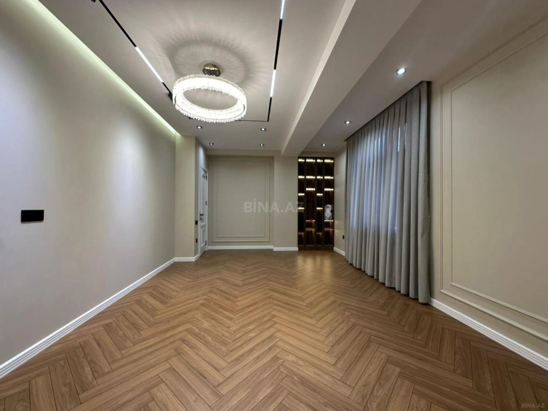 Satılır 4 otaqlı mənzil 137 m²