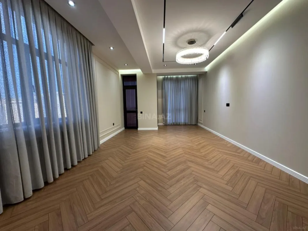 Satılır 4 otaqlı mənzil 137 m²
