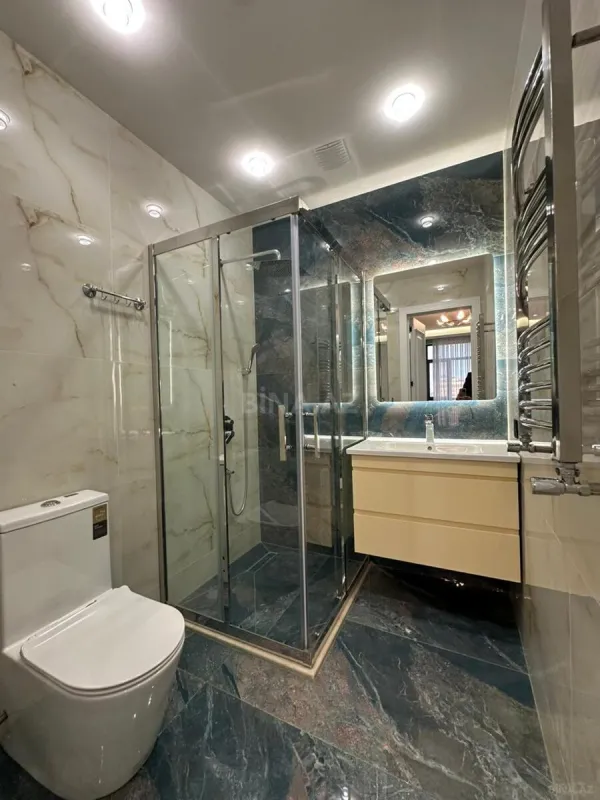 Satılır 4 otaqlı mənzil 137 m²