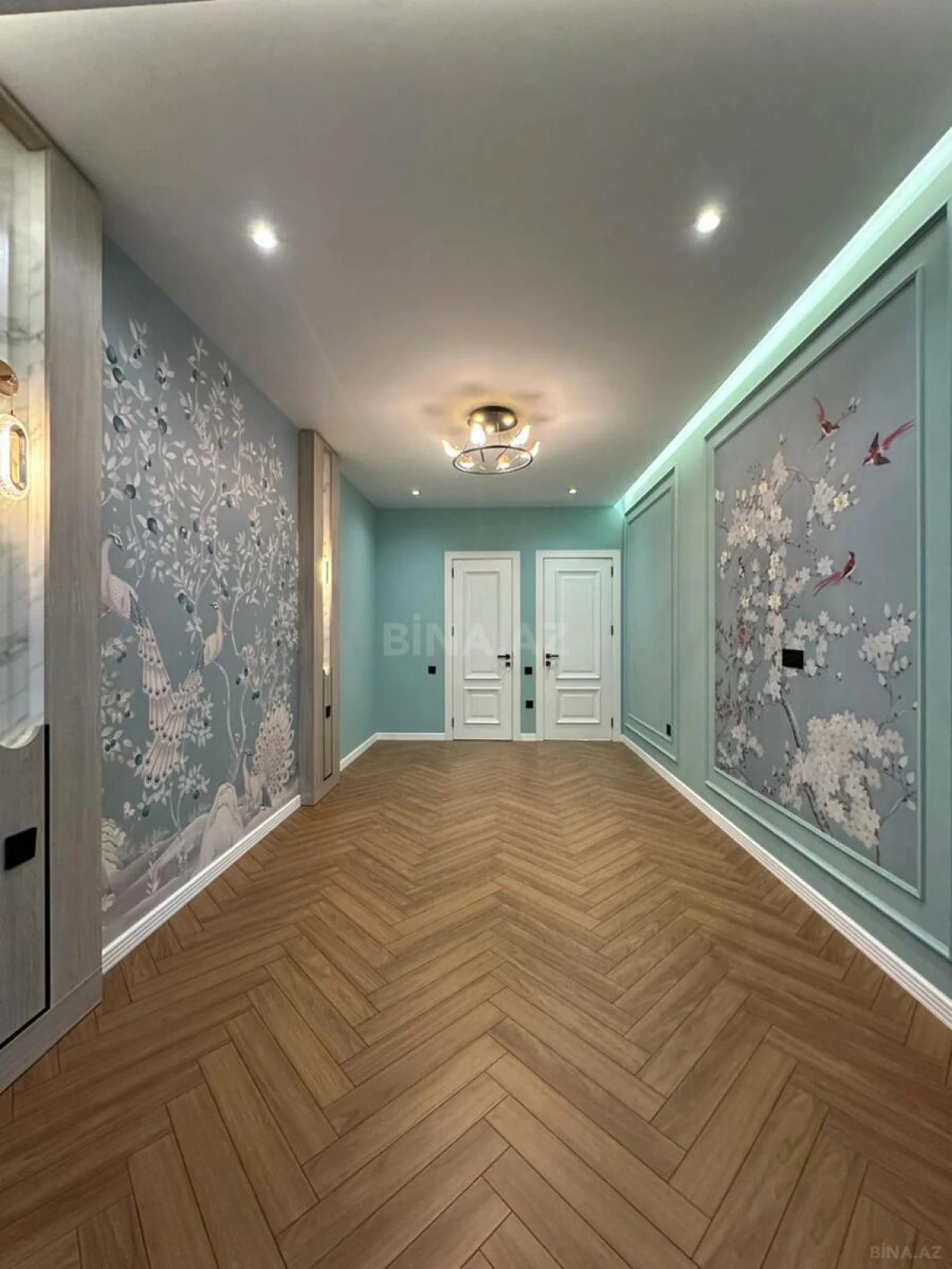 Satılır 4 otaqlı mənzil 137 m²