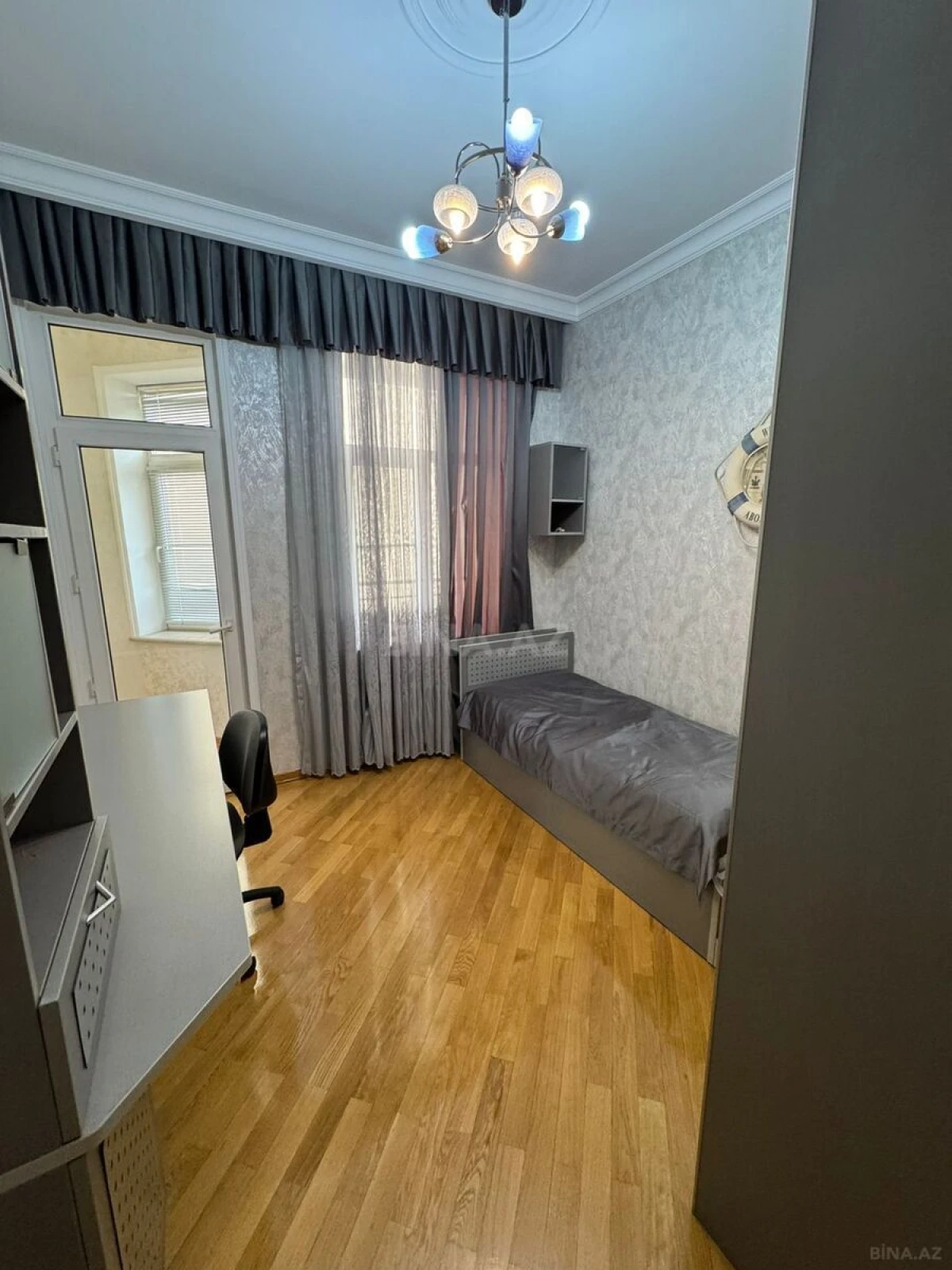 Kirayə verilir 4 otaqlı mənzil 150 m²