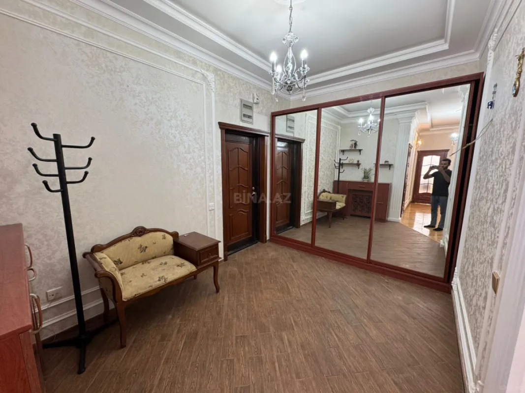 Kirayə verilir 4 otaqlı mənzil 150 m²