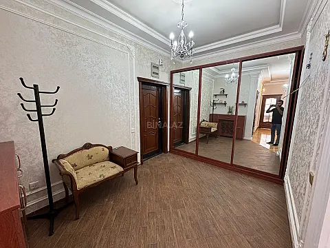 Kirayə verilir 4 otaqlı mənzil 150 m²