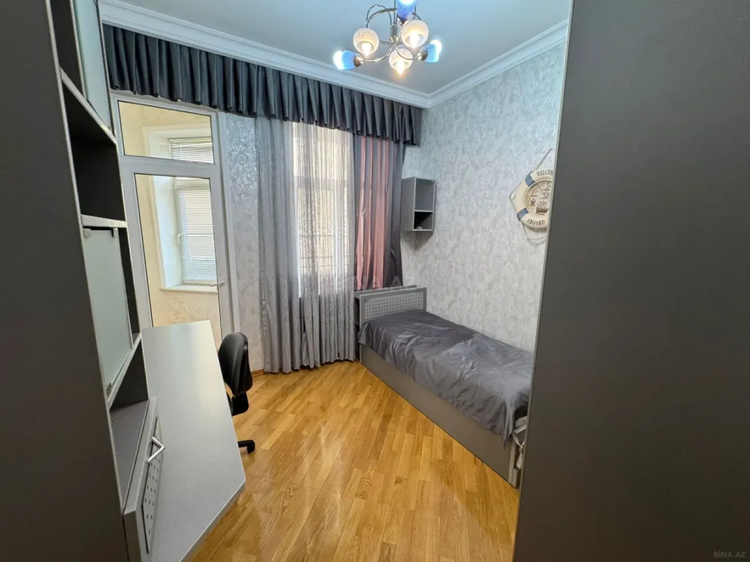 Kirayə verilir 4 otaqlı mənzil 150 m²