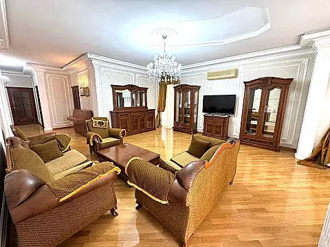 Kirayə verilir 4 otaqlı mənzil 150 m² — Bakı 4 otaq 150.00 m²