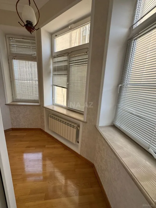 Kirayə verilir 4 otaqlı mənzil 150 m²
