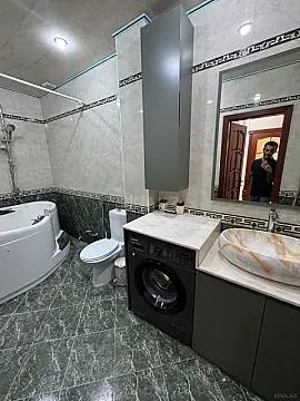Kirayə verilir 4 otaqlı mənzil 150 m²