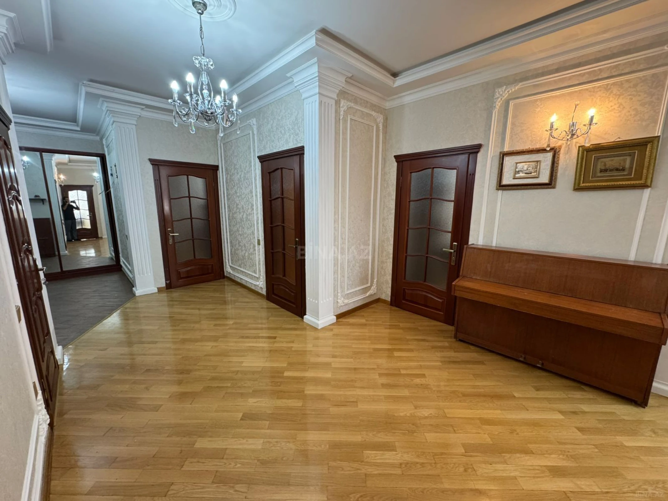 Kirayə verilir 4 otaqlı mənzil 150 m²