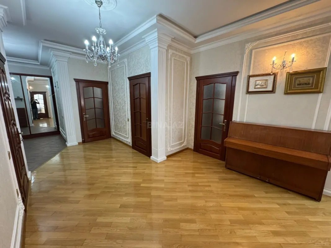 Kirayə verilir 4 otaqlı mənzil 150 m²
