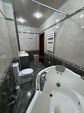 Kirayə verilir 4 otaqlı mənzil 150 m²