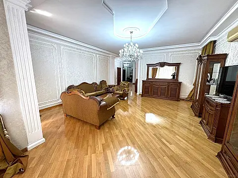 Kirayə verilir 4 otaqlı mənzil 150 m²