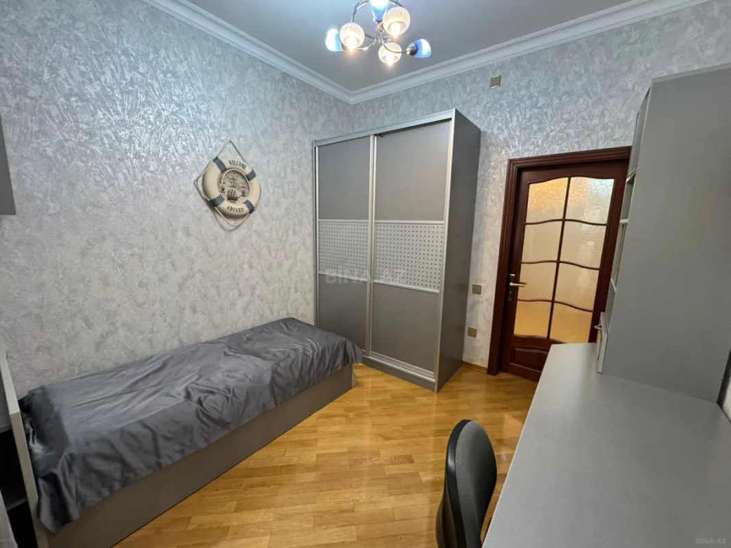 Kirayə verilir 4 otaqlı mənzil 150 m²