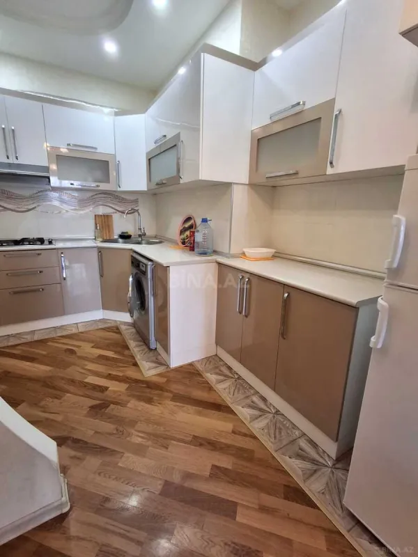 Kirayə verilir 2 otaqlı mənzil 67 m²