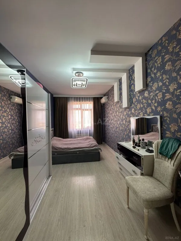 Satılır 3 otaqlı mənzil 130 m²