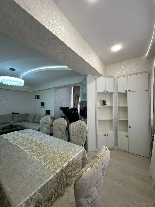 Satılır 3 otaqlı mənzil 130 m²