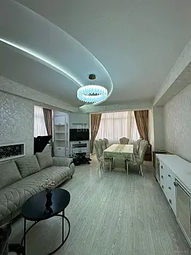 Satılır 3 otaqlı mənzil 130 m²