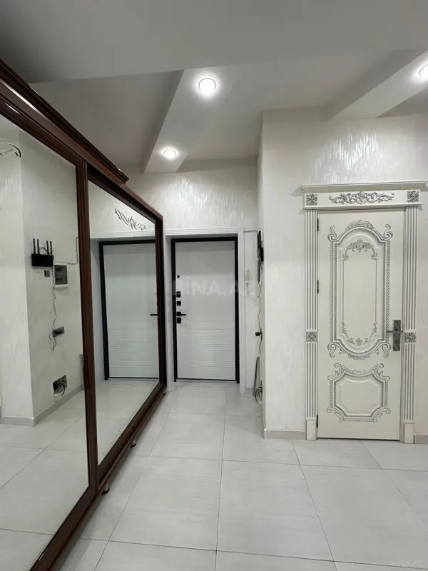 Satılır 3 otaqlı mənzil 130 m²