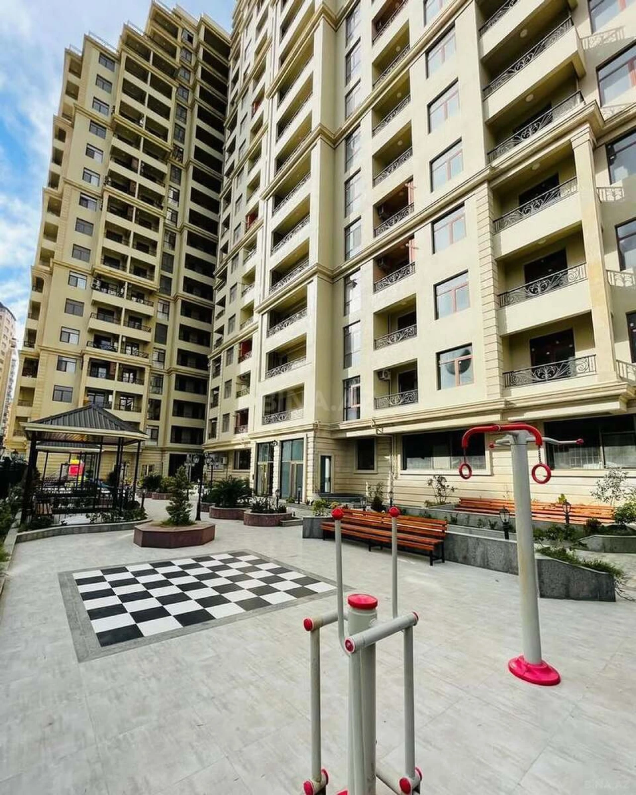 Satılır 3 otaqlı mənzil 104 m²