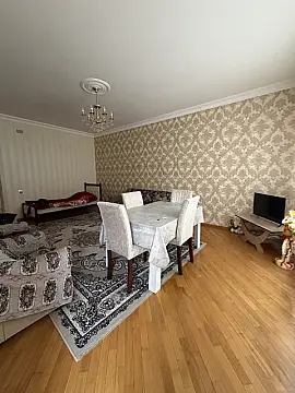 Kirayə verilir 2 otaqlı mənzil 83 m²