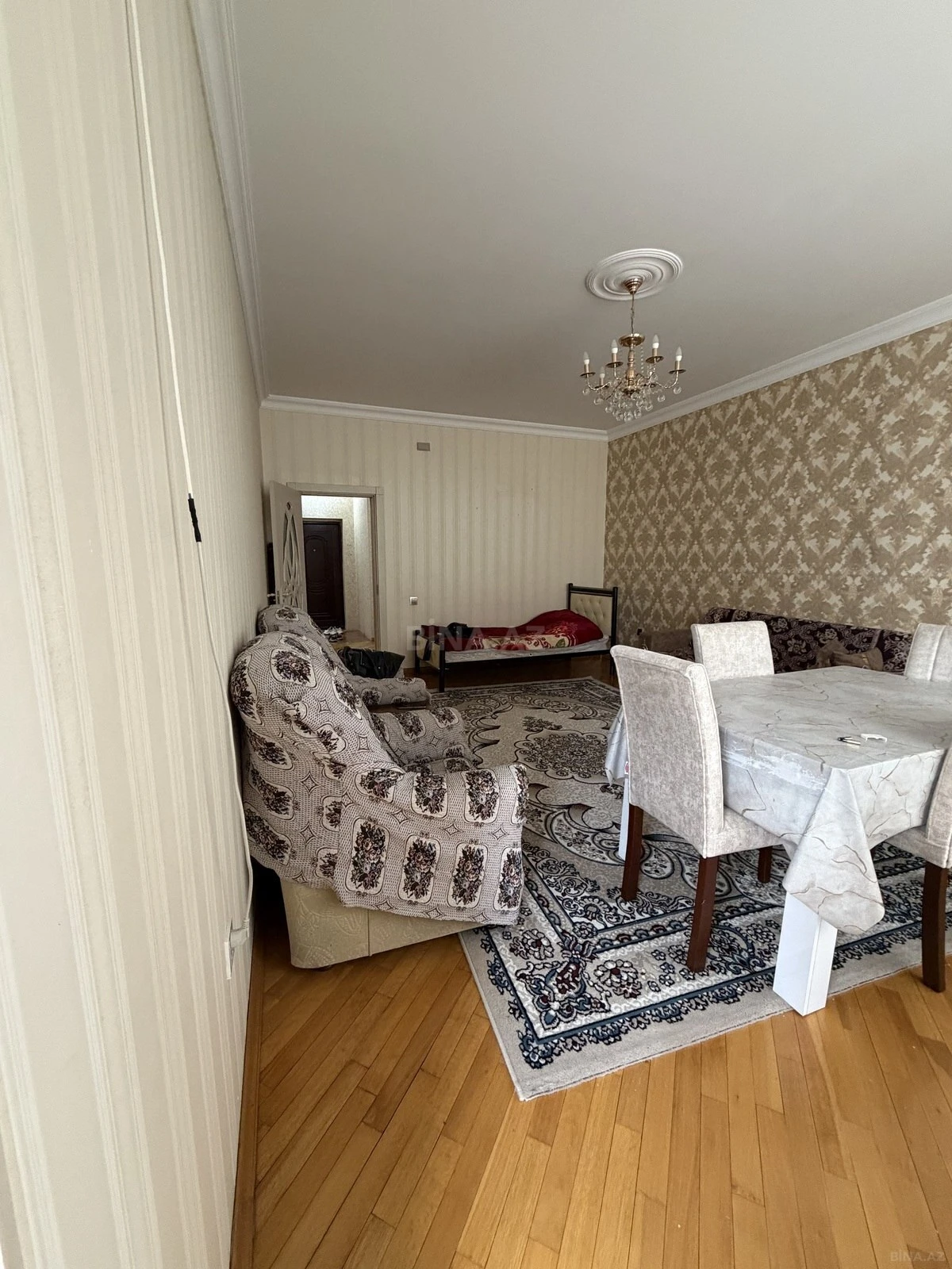 Kirayə verilir 2 otaqlı mənzil 83 m²