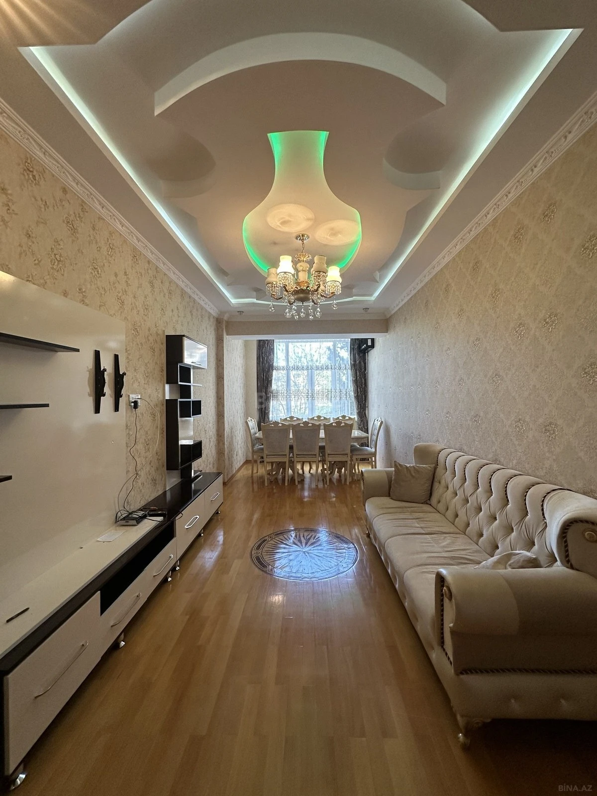 Kirayə verilir 2 otaqlı mənzil 90 m²