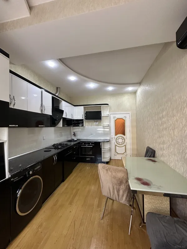 Kirayə verilir 2 otaqlı mənzil 90 m²
