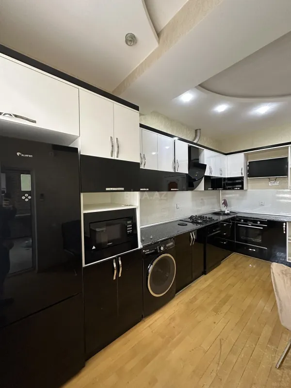 Kirayə verilir 2 otaqlı mənzil 90 m²