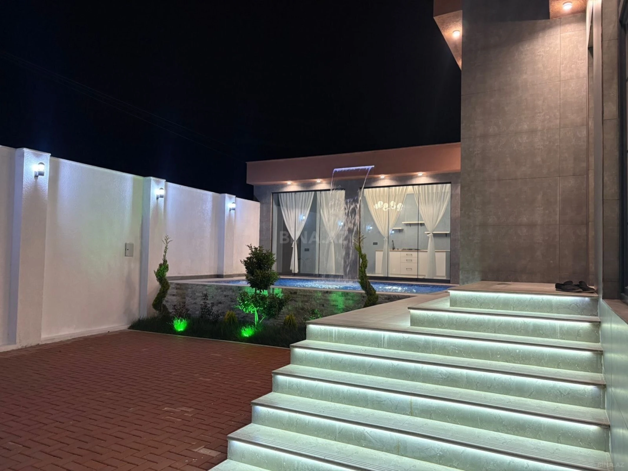 Satılır 5 otaqlı həyət evi 202 m²