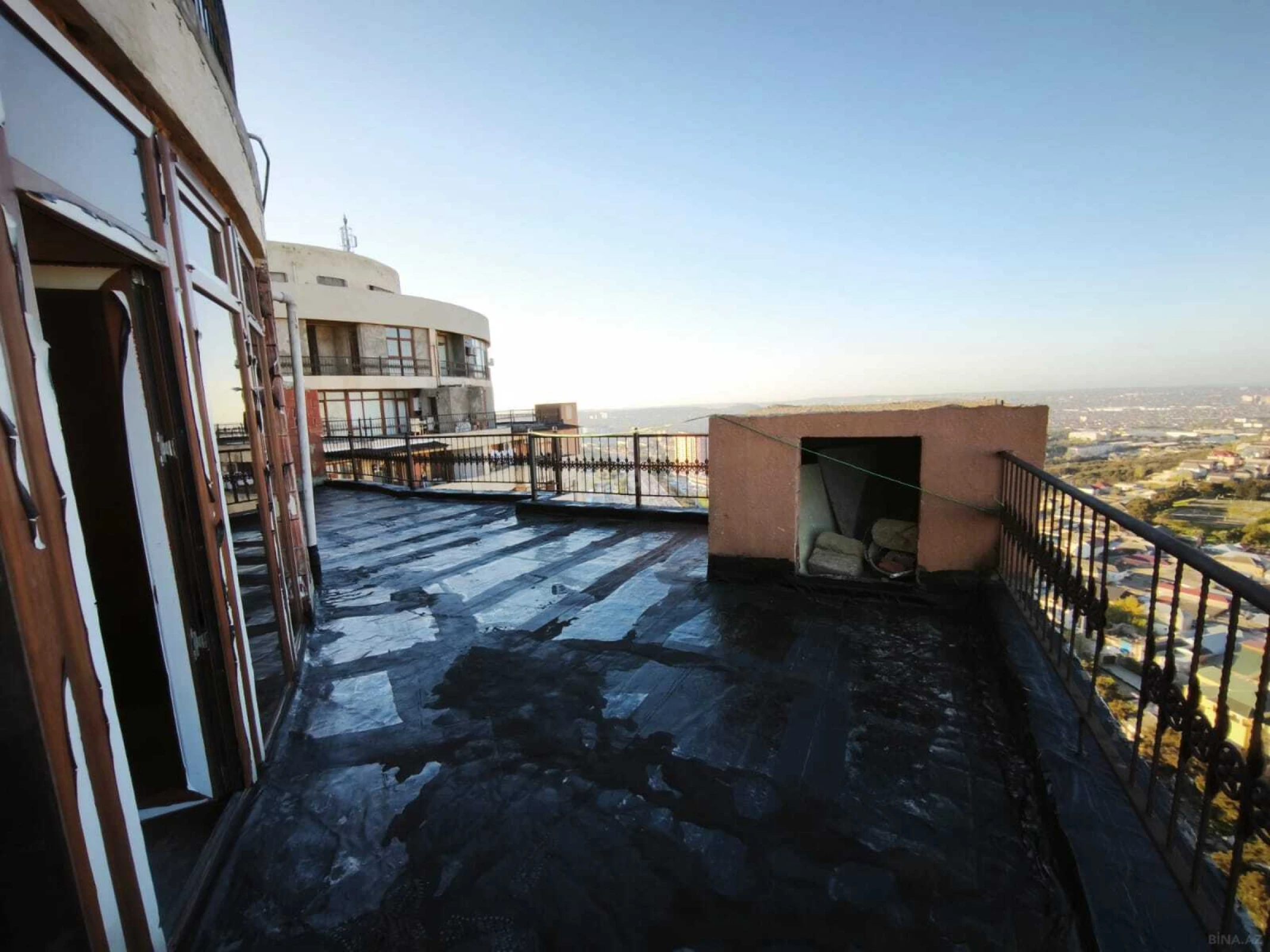 Satılır 3 otaqlı mənzil 190 m²