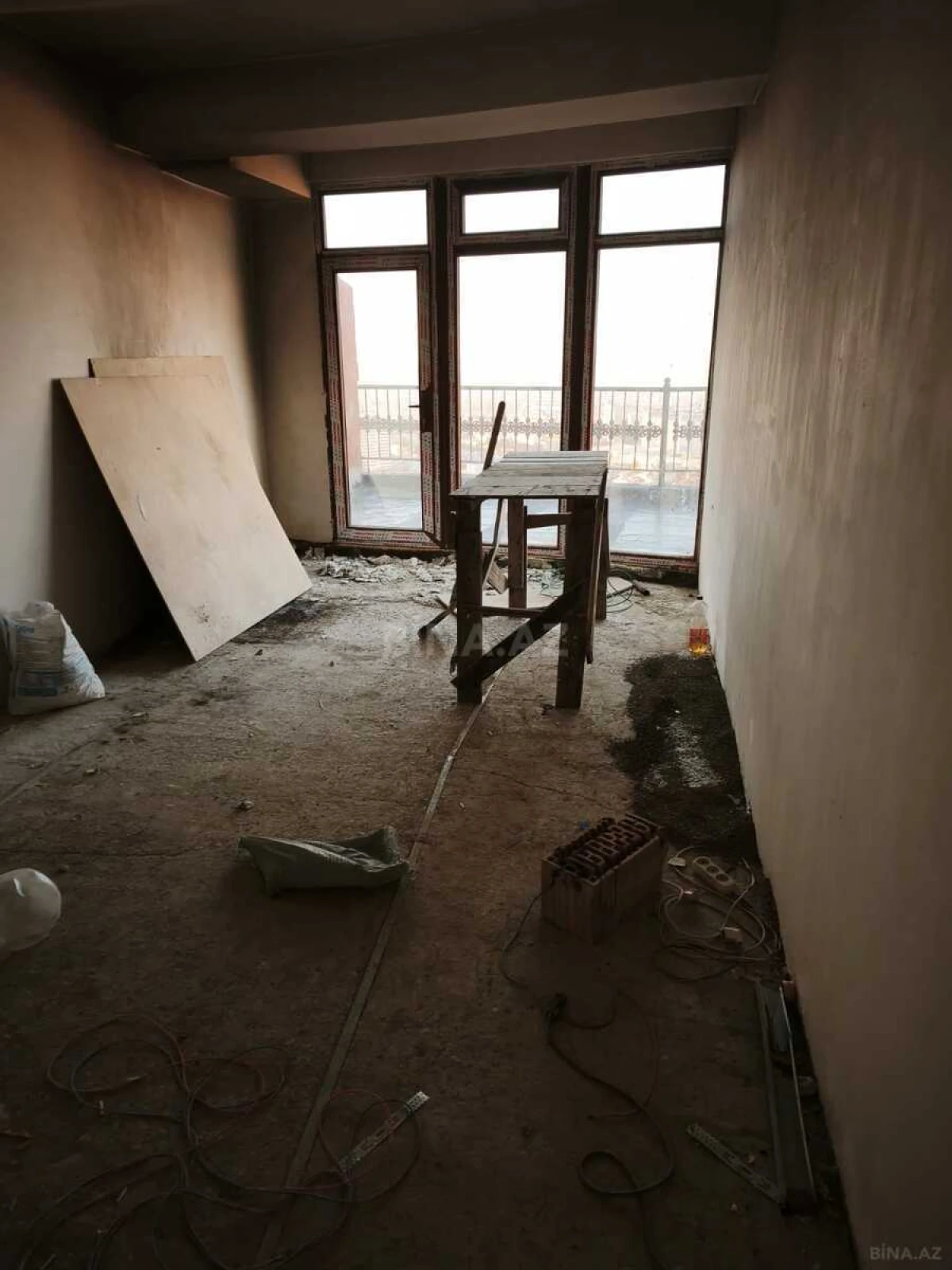 Satılır 3 otaqlı mənzil 190 m²