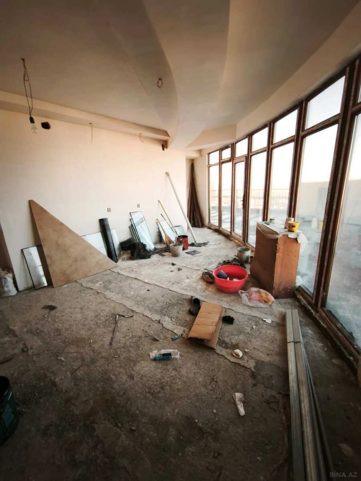 Satılır 3 otaqlı mənzil 190 m²