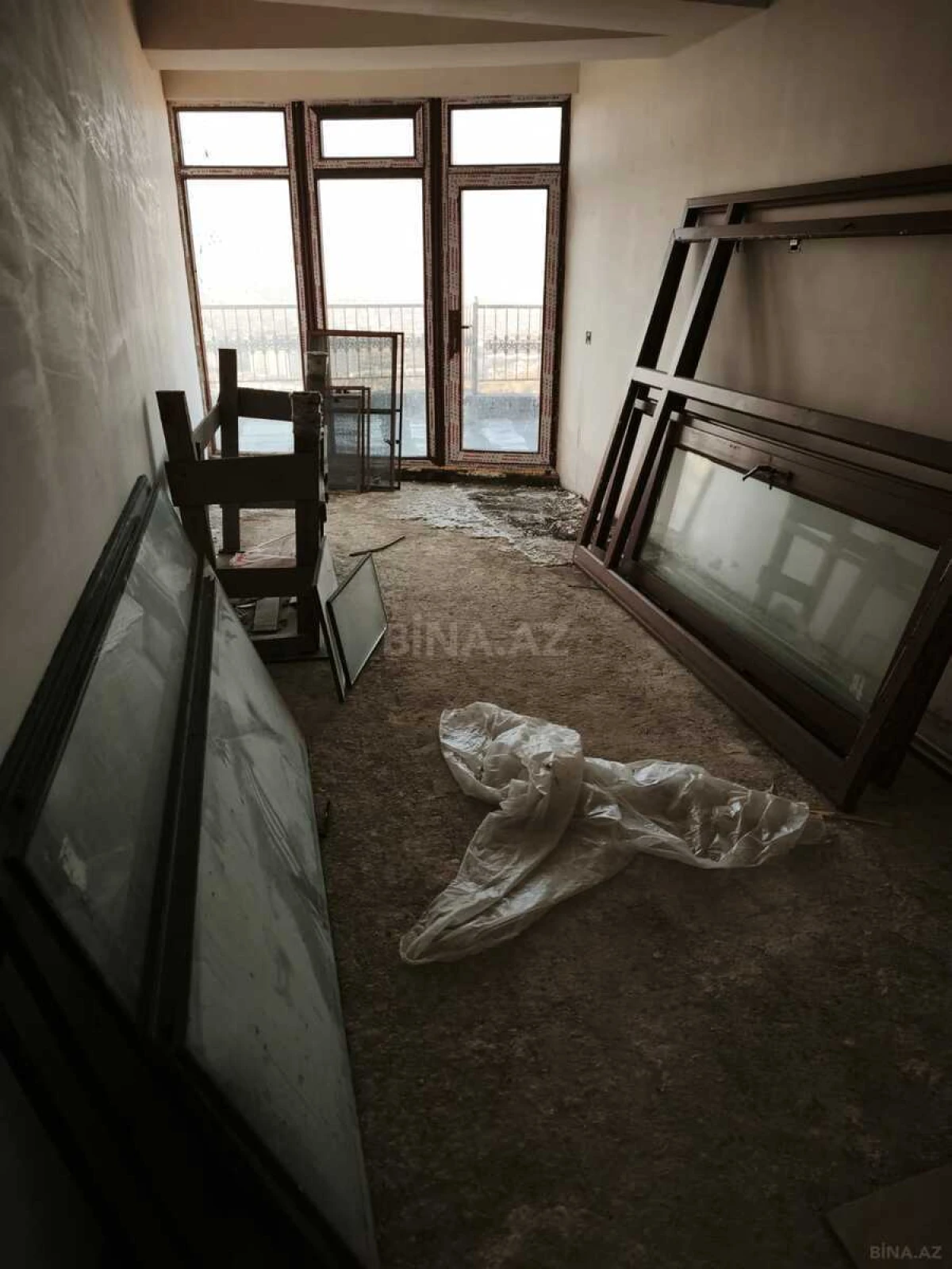 Satılır 3 otaqlı mənzil 190 m²