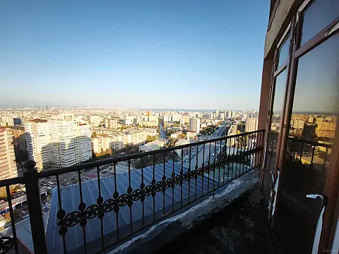 Satılır 3 otaqlı mənzil 190 m²
