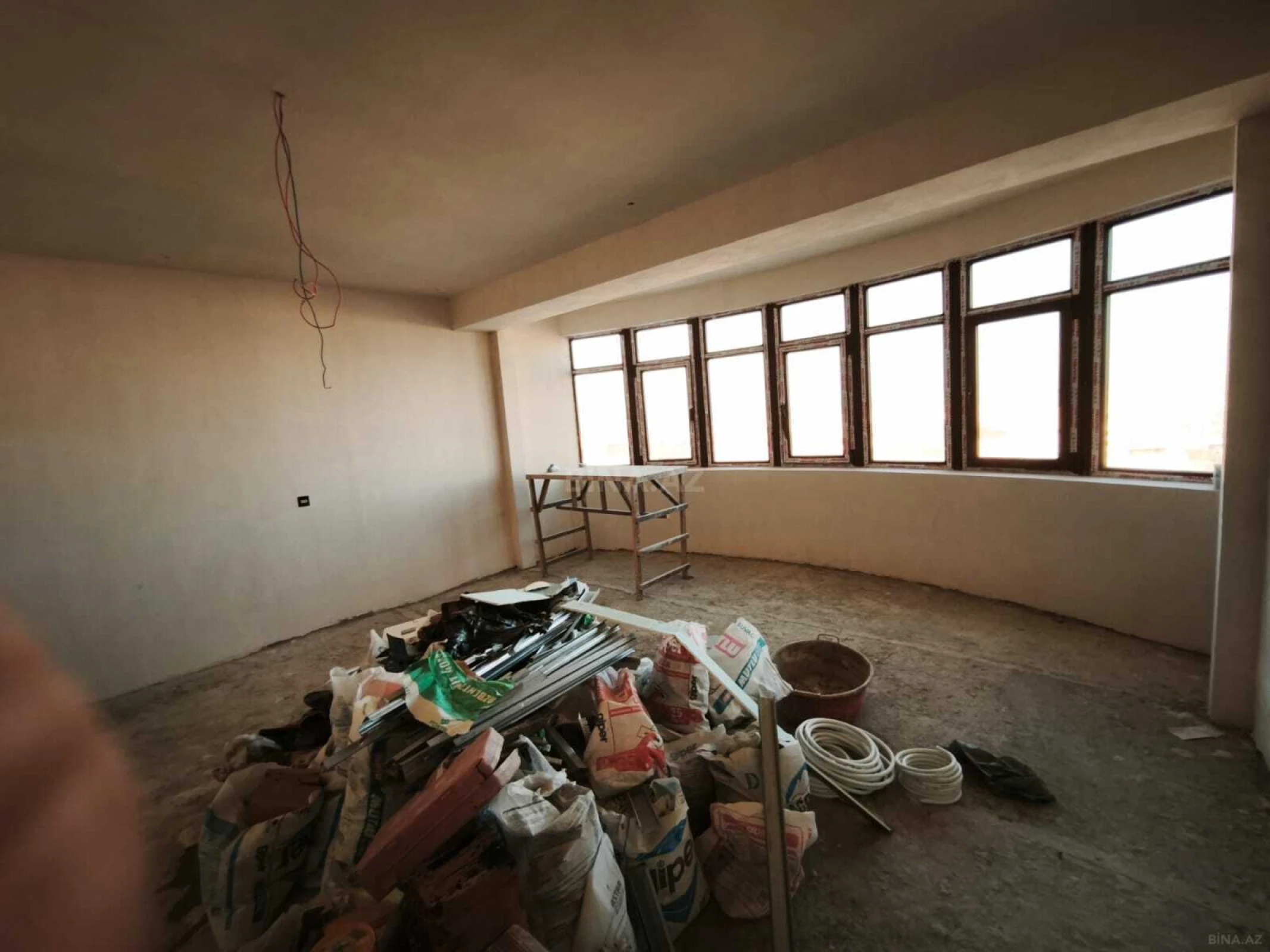 Satılır 3 otaqlı mənzil 190 m²