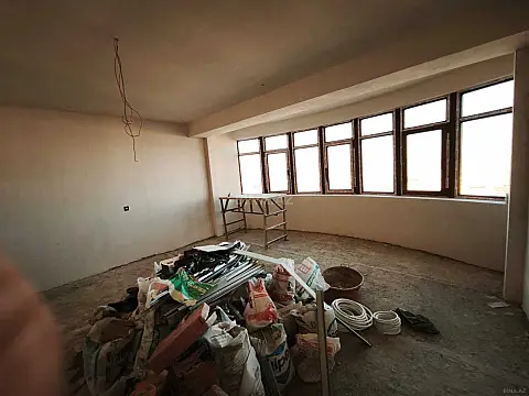 Satılır 3 otaqlı mənzil 190 m²