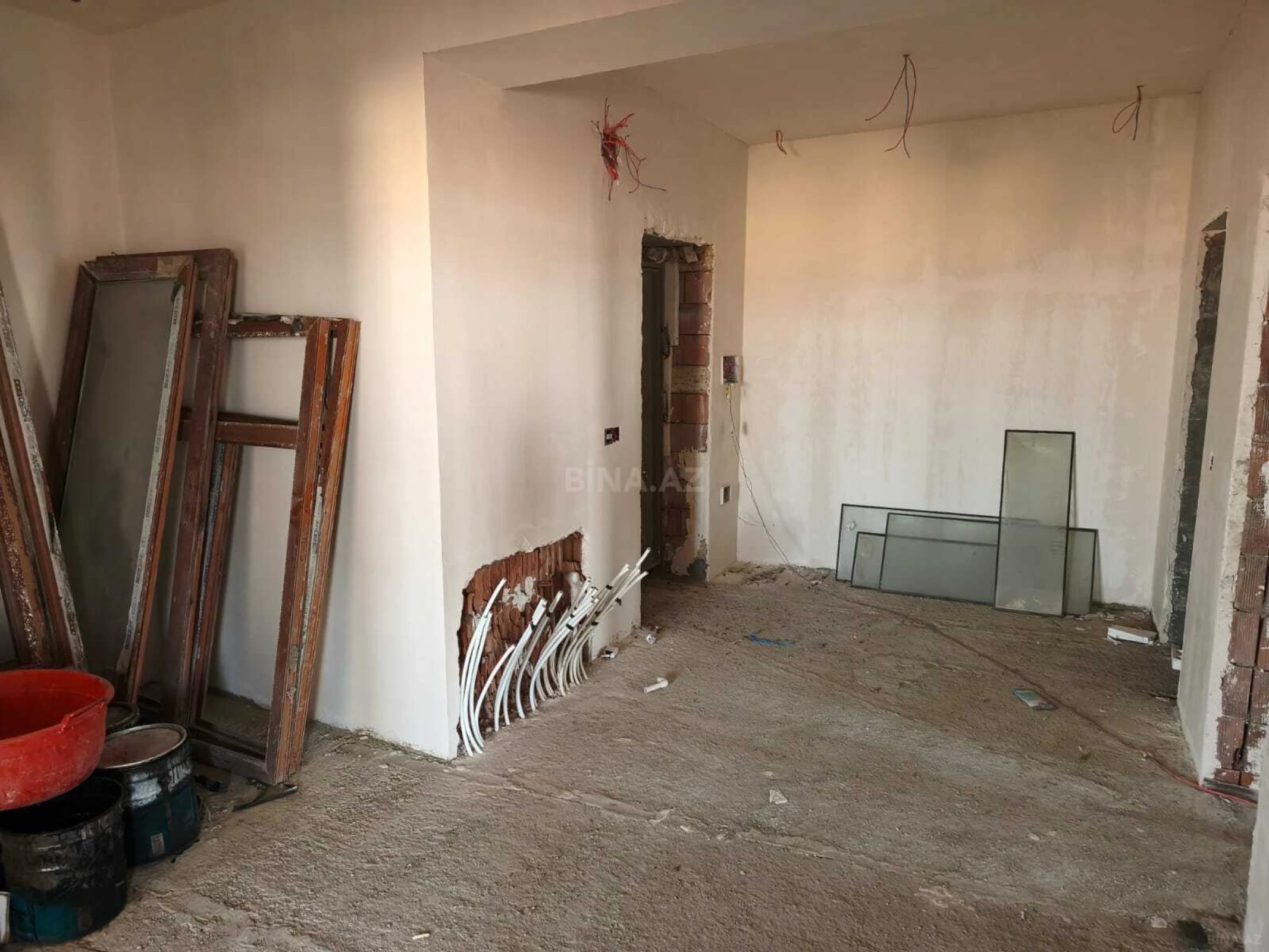 Satılır 3 otaqlı mənzil 190 m²