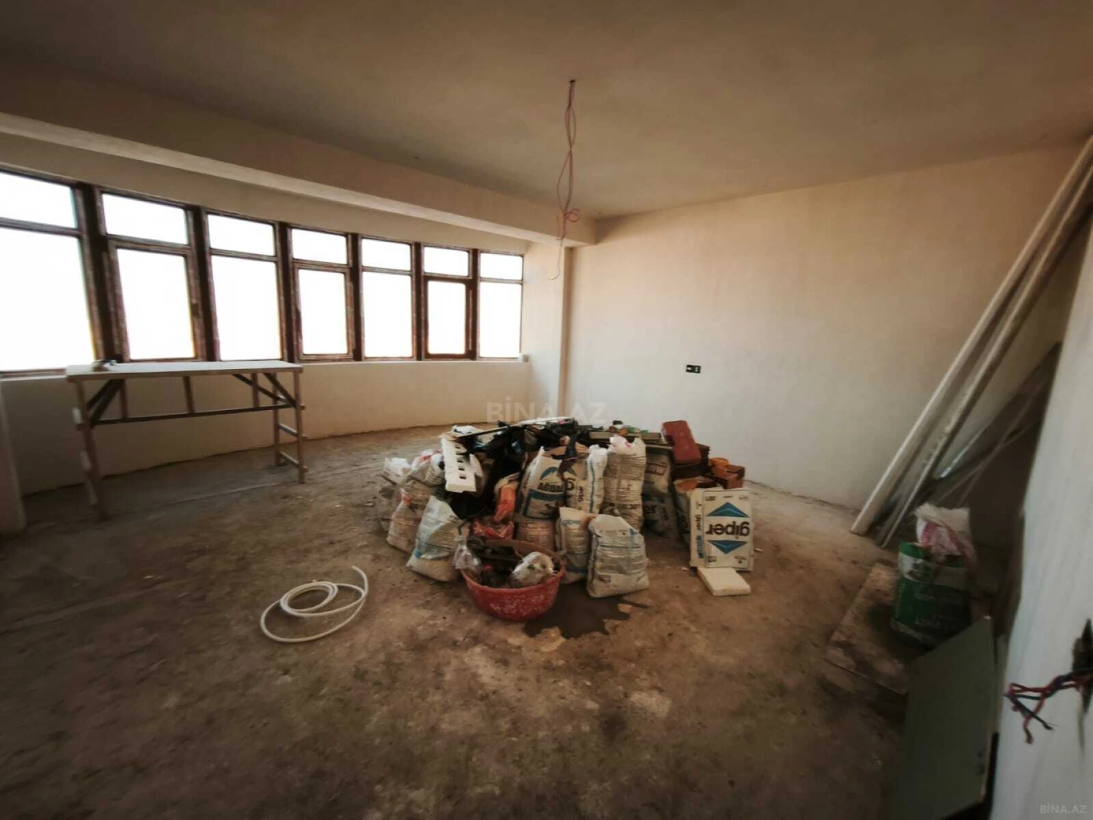 Satılır 3 otaqlı mənzil 190 m²