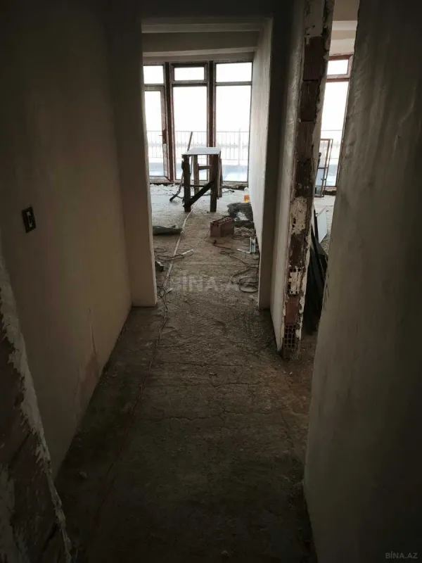 Satılır 3 otaqlı mənzil 190 m²
