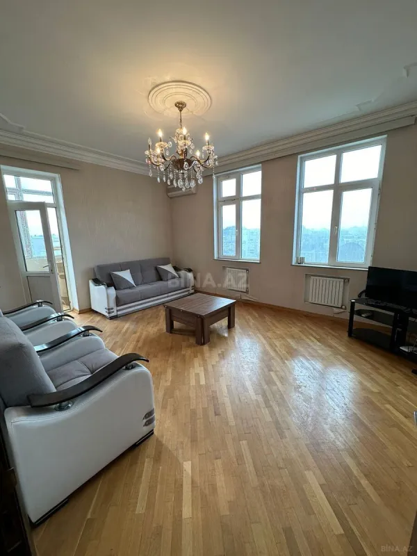 Kirayə verilir 2 otaqlı mənzil 92 m²