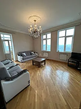 Kirayə verilir 2 otaqlı mənzil 92 m²