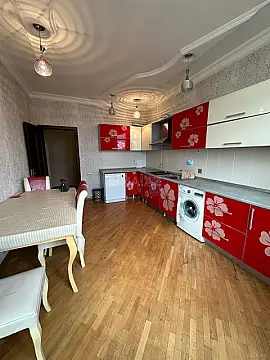 Kirayə verilir 2 otaqlı mənzil 92 m²