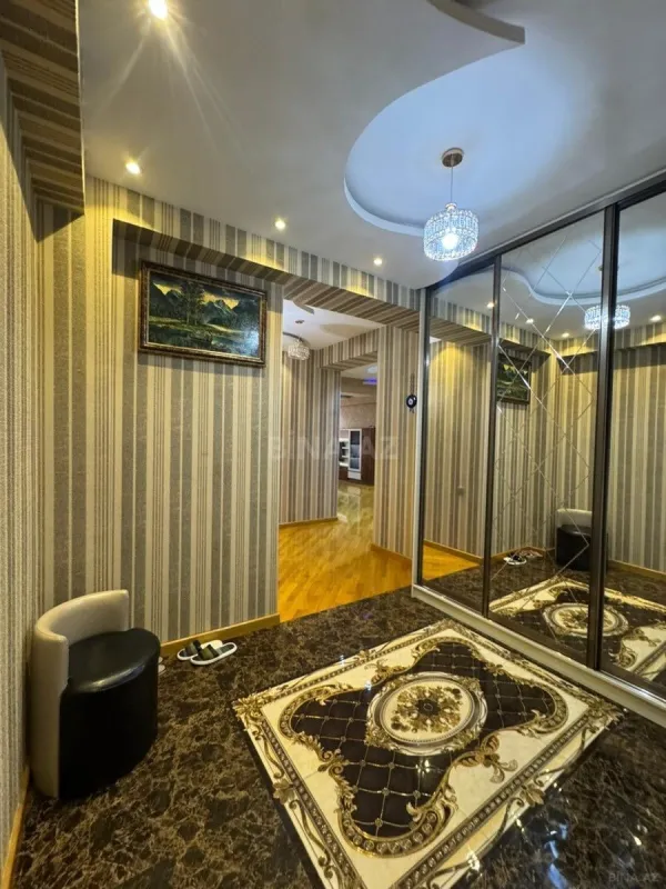Satılır 3 otaqlı mənzil 140 m²