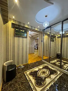 Satılır 3 otaqlı mənzil 140 m²