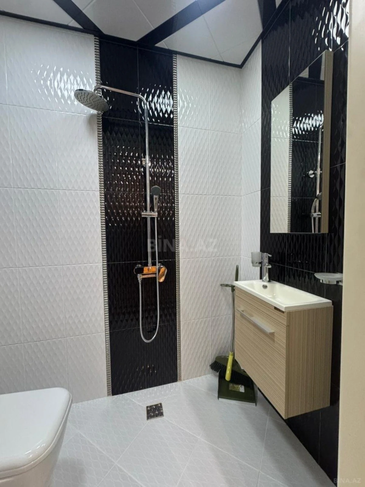 Satılır 3 otaqlı mənzil 140 m²