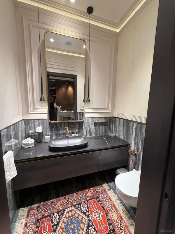 Satılır 4 otaqlı mənzil 200 m²