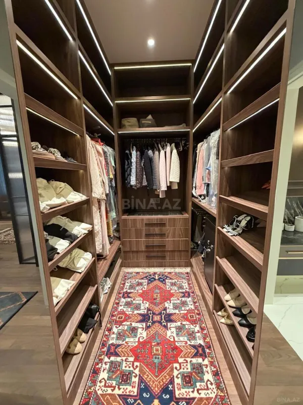 Satılır 4 otaqlı mənzil 200 m²