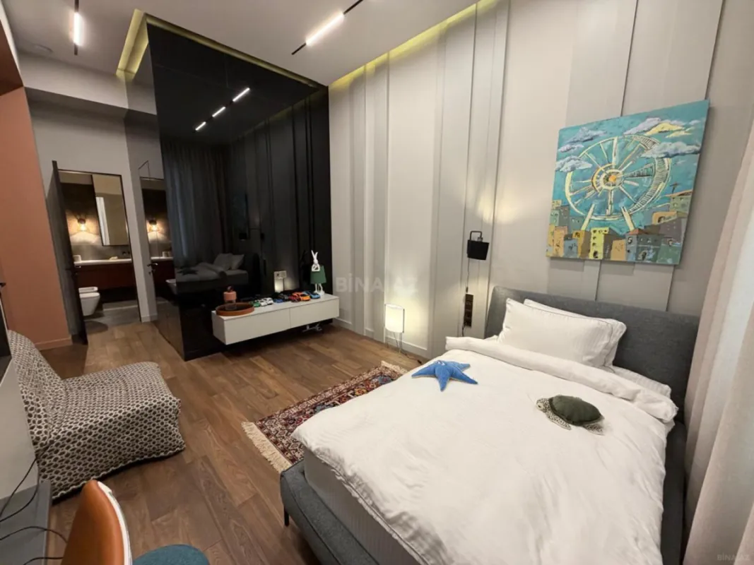 Satılır 4 otaqlı mənzil 200 m²