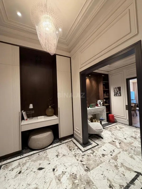 Satılır 4 otaqlı mənzil 200 m²