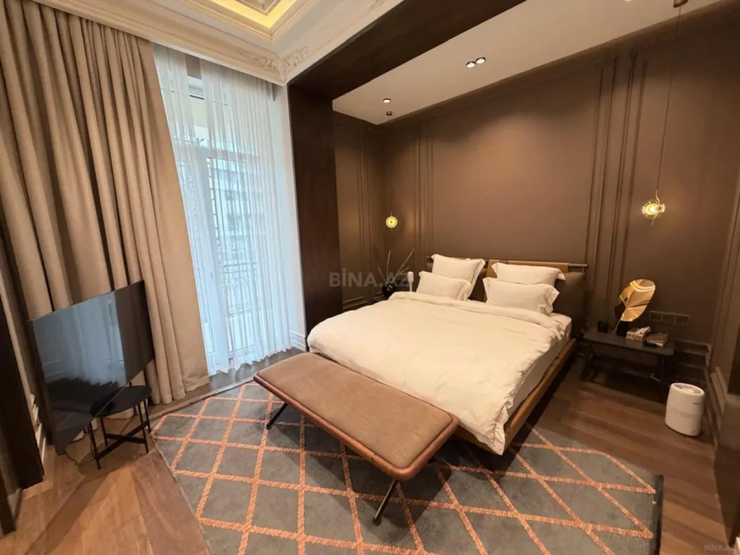 Satılır 4 otaqlı mənzil 200 m²